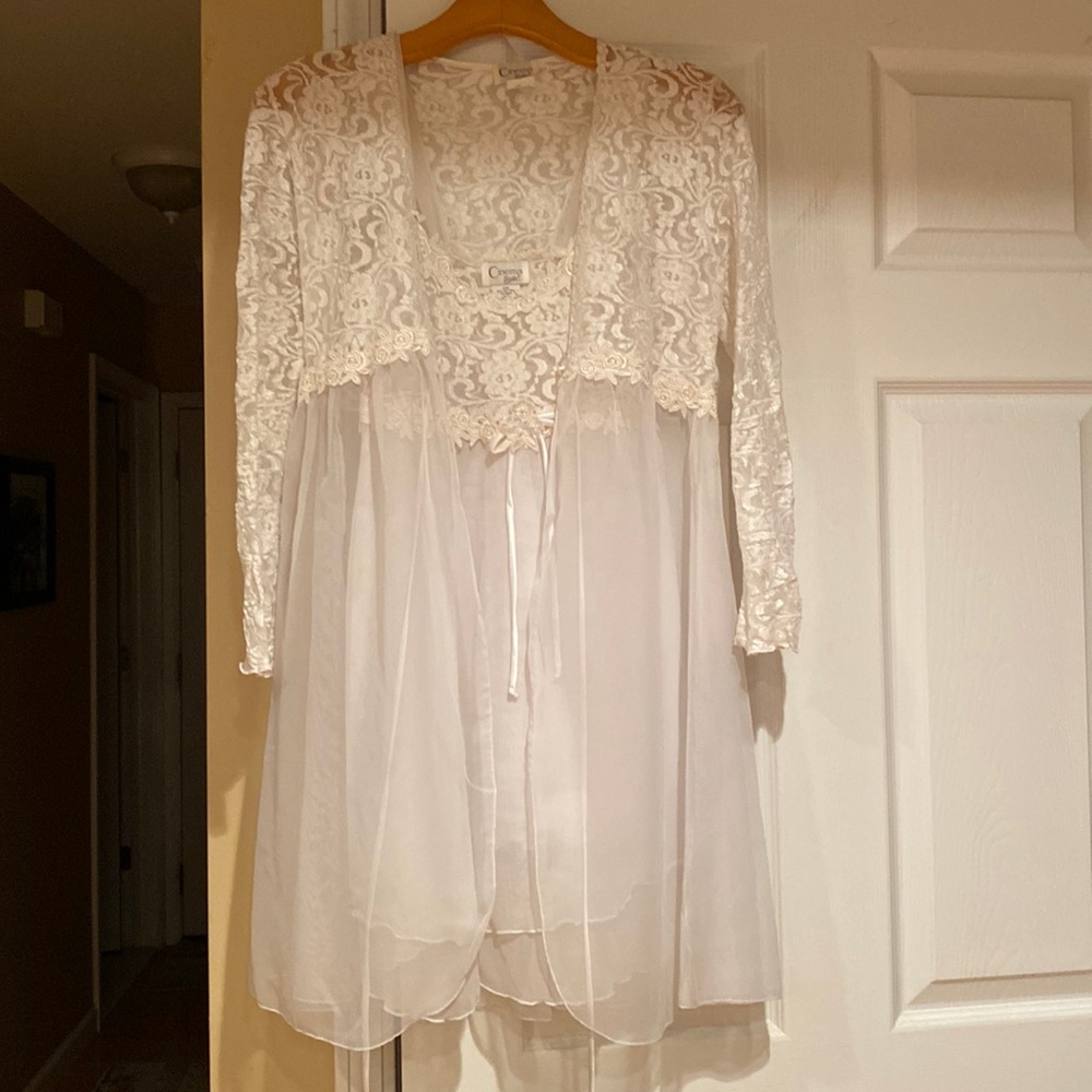 Vintage Cinema Etoile lace robe and nighty set